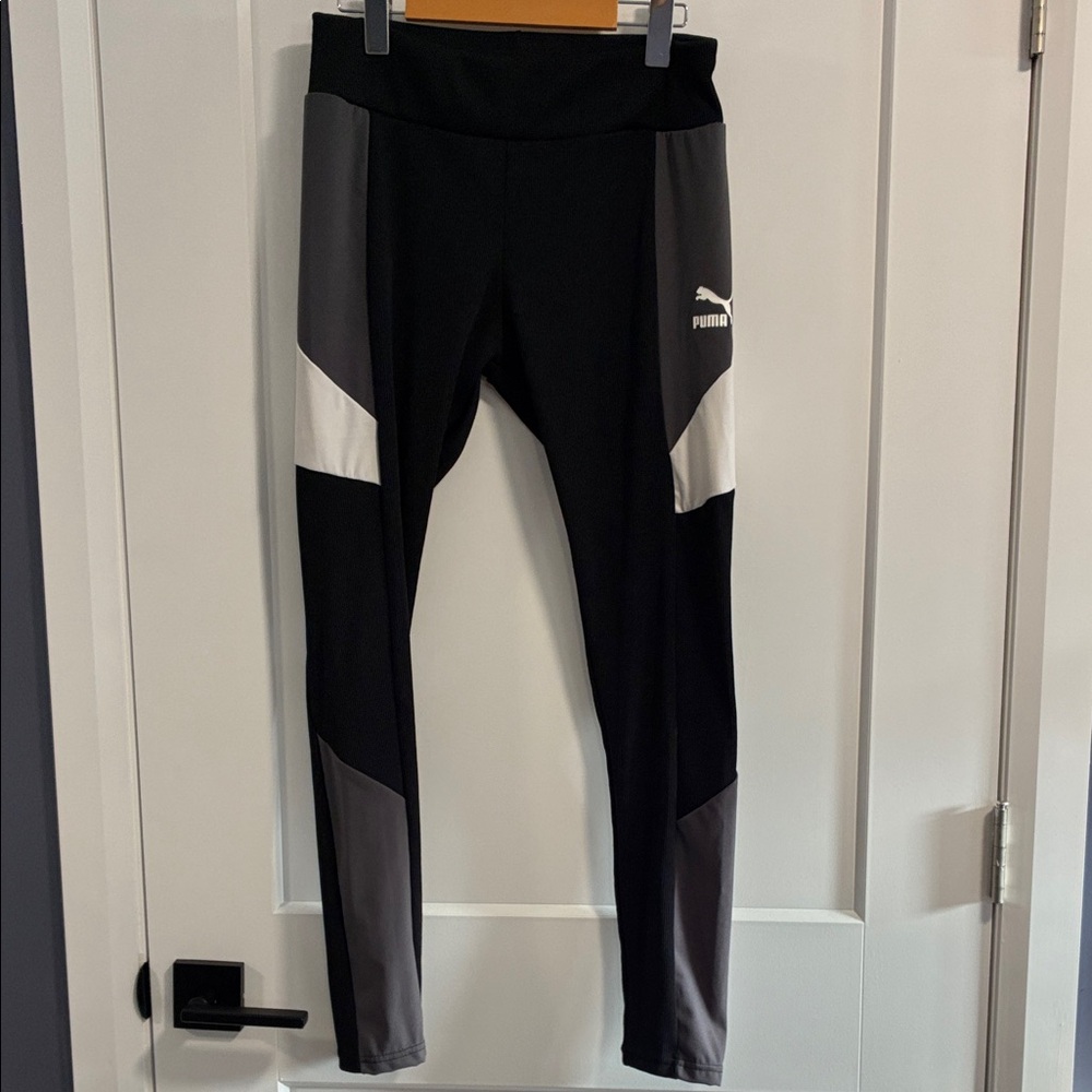 Women’s Puma Black and White Panel Leggings -Size Large